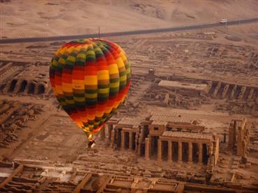 Tour di 2 giorni a Luxor con hotel, mongolfiera e giro in barca